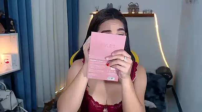 Snapshot of MarieLoveGlamorous chatting on 01-03-25, 12:19 MarieLoveGlamorous online show from 01-03-25, 12:19