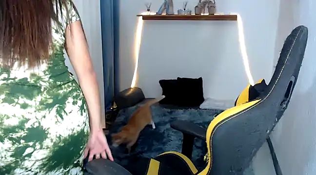 Snapshot of MarieLoveGlamorous chatting on 01-09-25, 01:13 MarieLoveGlamorous online show from 01-09-25, 01:13