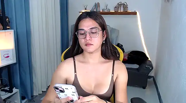 Snapshot of MarieLoveGlamorous chatting on 02-01-25, 01:51 MarieLoveGlamorous online show from 02-01-25, 01:51