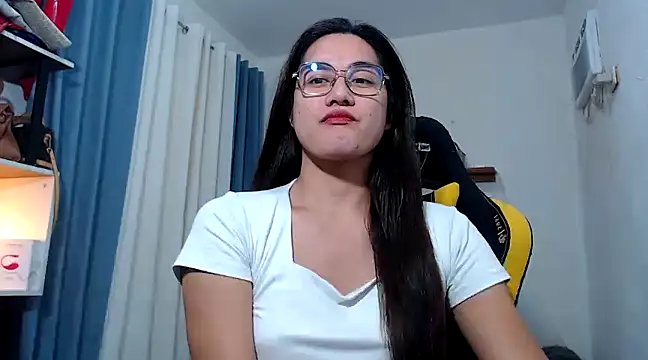 Snapshot of MarieLoveGlamorous chatting on 03-02-25, 12:09 MarieLoveGlamorous online show from 03-02-25, 12:09