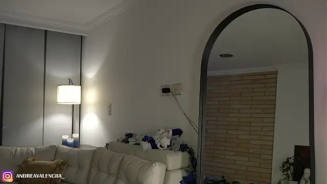 Snapshot of kendall_ruiz chatting on 12-04-24, 02:42 kendall ruiz online show from 12-04-24, 02:42