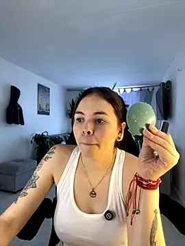 Snapshot of carolina16love chatting on 10-19-25, 09:15 carolina16love online show from 10-19-25, 09:15