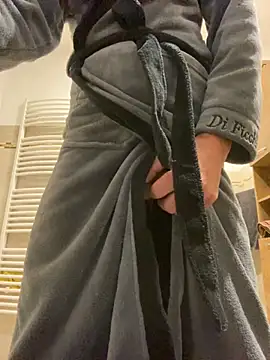 Snapshot of muschiliebhaber1@xh chatting on 10-12-25, 05:28 muschiliebhaber1xh online show from 10-12-25, 05:28