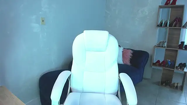 Snapshot of MissRhodes1 chatting on 10-30-25, 08:09 MissRhodes1 online show from 10-30-25, 08:09