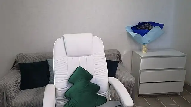 EvaMaddison online show from 02-13-25, 07:45