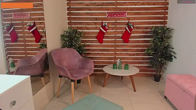 Snapshot of _MeganRain chatting on 12-23-24, 06:44  MeganRain online show from 12-23-24, 06:44