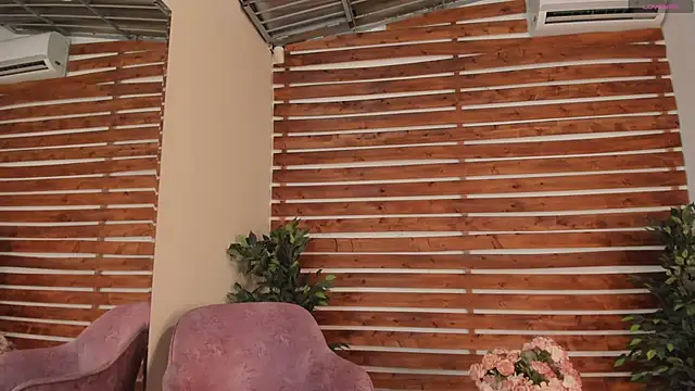 Snapshot of _MeganRain chatting on 01-24-25, 09:17  MeganRain online show from 01-24-25, 09:17