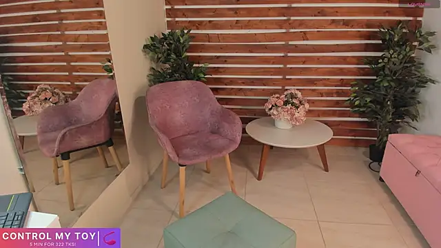 Snapshot of _MeganRain chatting on 01-28-25, 05:43  MeganRain online show from 01-28-25, 05:43