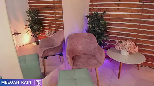 Snapshot of _MeganRain chatting on 02-21-25, 08:07  MeganRain online show from 02-21-25, 08:07