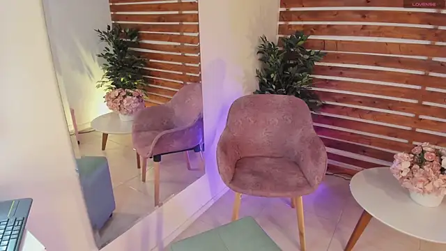 Snapshot of _MeganRain chatting on 03-01-25, 09:51  MeganRain online show from 03-01-25, 09:51