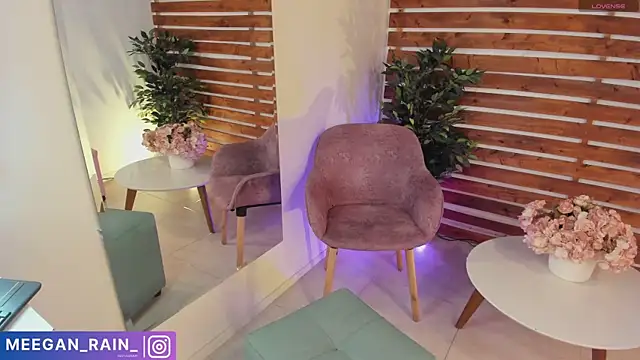 Snapshot of _MeganRain chatting on 03-05-25, 08:10  MeganRain online show from 03-05-25, 08:10