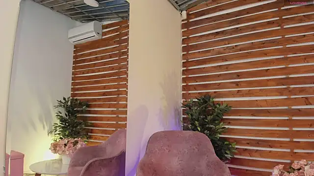 Snapshot of _MeganRain chatting on 03-05-25, 11:17  MeganRain online show from 03-05-25, 11:17