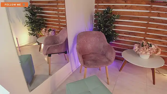 Snapshot of _MeganRain chatting on 03-08-25, 09:28  MeganRain online show from 03-08-25, 09:28