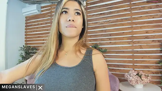 Snapshot of _MeganRain chatting on 03-20-25, 05:35  MeganRain online show from 03-20-25, 05:35