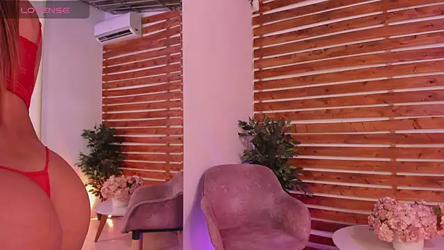 Snapshot of _MeganRain chatting on 09-10-25, 09:09  MeganRain online show from 09-10-25, 09:09