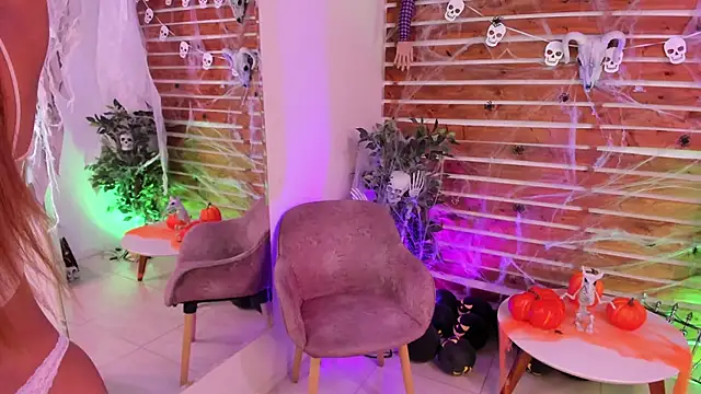 Snapshot of _MeganRain chatting on 10-17-25, 07:33  MeganRain online show from 10-17-25, 07:33