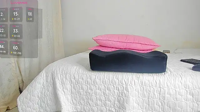 Snapshot of caroline_tovar chatting on 12-07-24, 12:30 caroline tovar online show from 12-07-24, 12:30