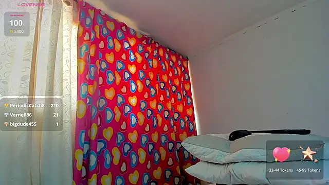 Snapshot of caroline_tovar chatting on 02-14-25, 08:05 caroline tovar online show from 02-14-25, 08:05