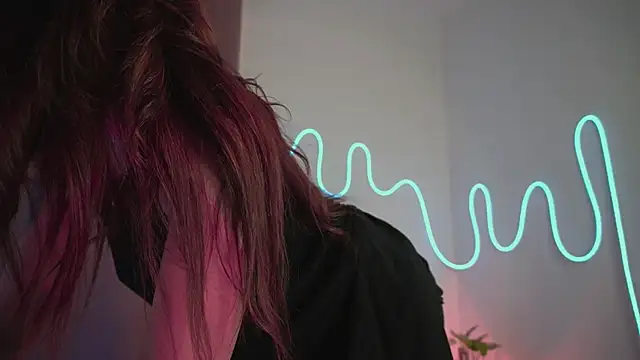 Snapshot of HannaMoom chatting on 12-17-24, 10:22 HannaMoom online show from 12-17-24, 10:22