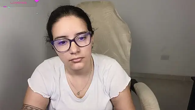 Snapshot of blue__moon_ chatting on 11-25-25, 03:39 blue moon online show from 11-25-25, 03:39