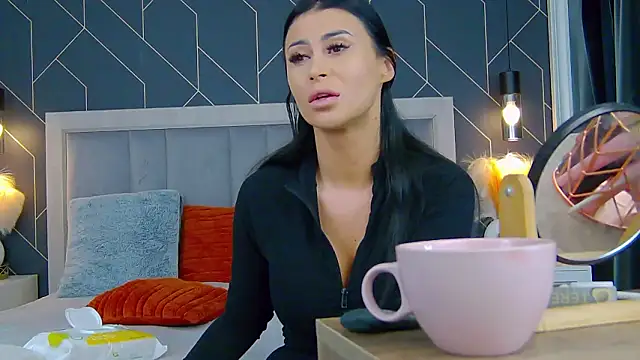 EmyLaveau online show from 03-17-26, 05:44