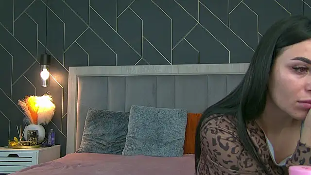 EmyLaveau online show from 04-10-26, 05:23