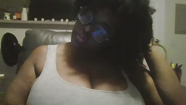 Snapshot of MissCC99 chatting on 10-06-25, 12:52 MissCC99 online show from 10-06-25, 12:52