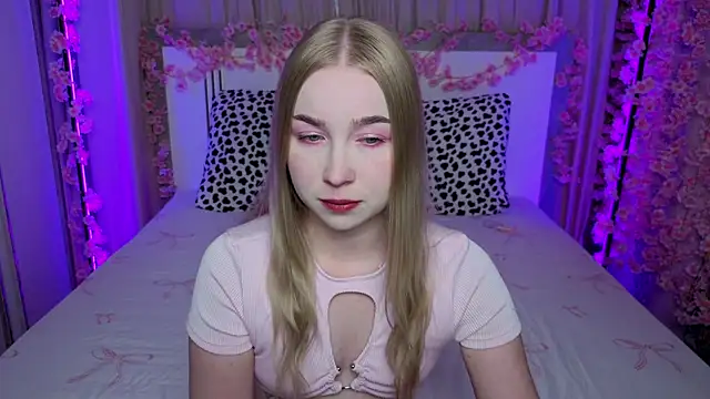 LilyStarlight online show from 07-17-26, 03:46