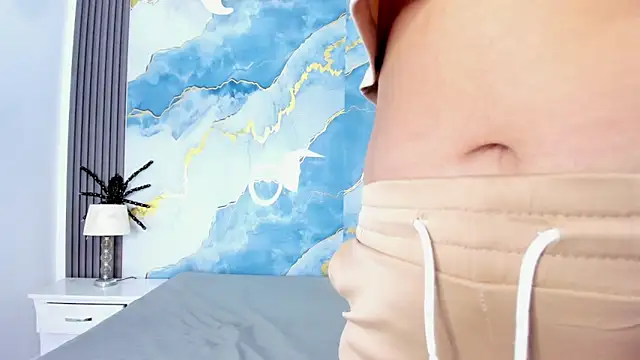 Kylieandjhonny online show from 10-28-25, 07:49