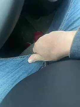 Snapshot of Cezar993 chatting on 12-13-24, 02:27 Cezar993 online show from 12-13-24, 02:27