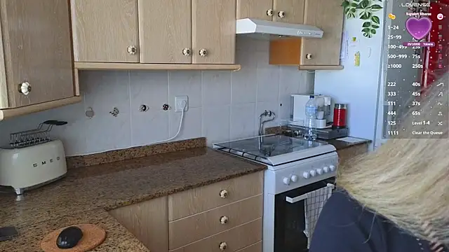 Snapshot of Lunamix chatting on 01-24-25, 11:26 Lunamix online show from 01-24-25, 11:26