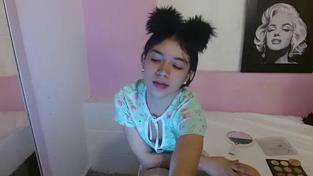 Snapshot of Sweetcristin chatting on 04-27-26, 12:30 Sweetcristin online show from 04-27-26, 12:30