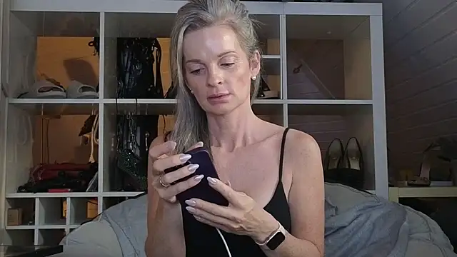 Snapshot of Sabdeluxe chatting on 05-29-26, 03:37 Sabdeluxe online show from 05-29-26, 03:37
