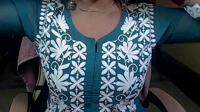 Snapshot of Naiaa-mylove chatting on 12-15-24, 06:40 Naiaa-mylove online show from 12-15-24, 06:40