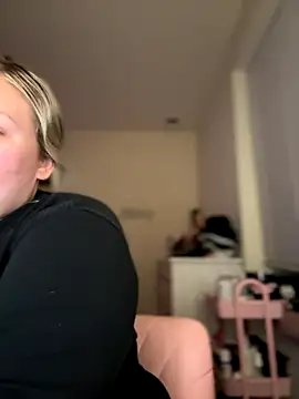 Snapshot of PiggyRose chatting on 09-14-25, 03:16 PiggyRose online show from 09-14-25, 03:16