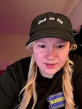 PiggyRose online show from 11-22-25, 01:59