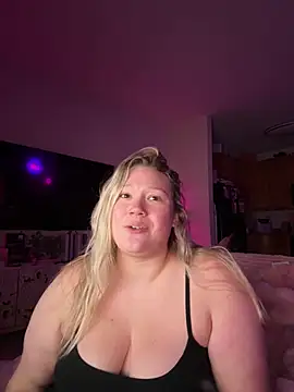 Snapshot of PiggyRose chatting on 06-11-26, 02:53 PiggyRose online show from 06-11-26, 02:53