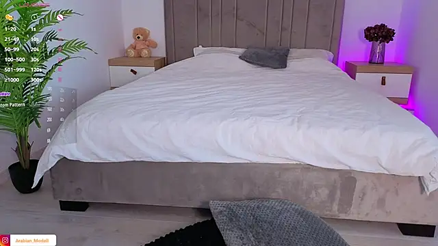 Snapshot of Arabian_beauty chatting on 12-15-25, 09:46 Arabian beauty online show from 12-15-25, 09:46