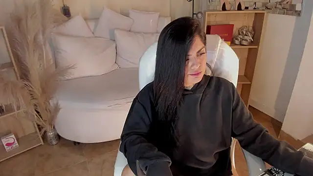 Snapshot of Catalinaa_martinez chatting on 01-08-25, 05:27 Catalinaa martinez online show from 01-08-25, 05:27