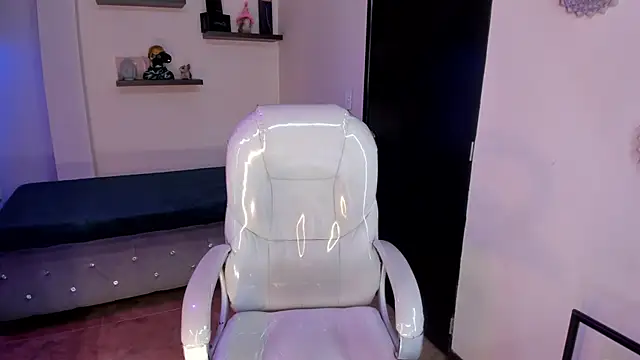 Catalinaa martinez online show from 02-11-25, 07:27