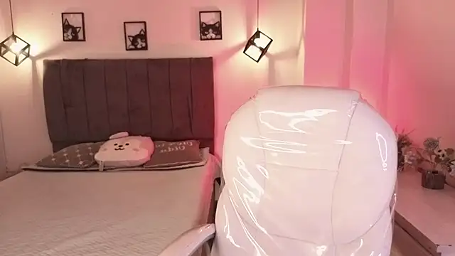 Catalinaa martinez online show from 10-13-25, 03:28