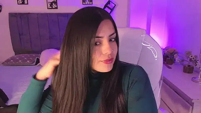 Catalinaa martinez online show from 10-17-25, 02:48