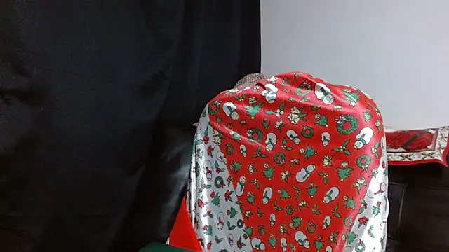 Snapshot of AnnyelinnaLove chatting on 12-28-24, 07:22 AnnyelinnaLove online show from 12-28-24, 07:22