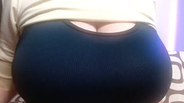 Snapshot of AnnyelinnaLove chatting on 02-26-25, 11:59 AnnyelinnaLove online show from 02-26-25, 11:59