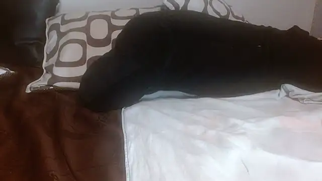 Snapshot of AnnyelinnaLove chatting on 03-15-25, 11:29 AnnyelinnaLove online show from 03-15-25, 11:29