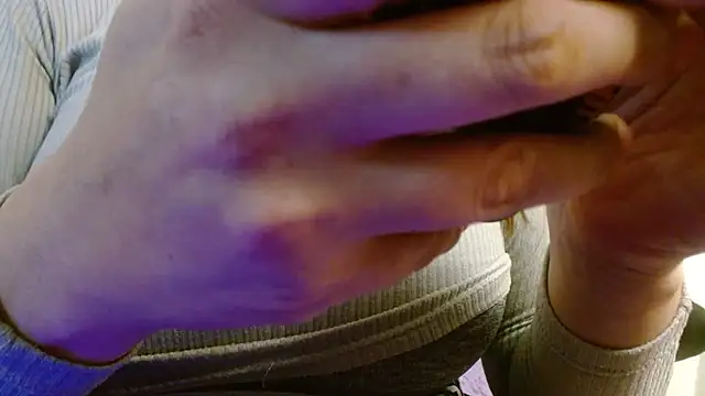 Snapshot of AnnyelinnaLove chatting on 10-10-25, 05:17 AnnyelinnaLove online show from 10-10-25, 05:17