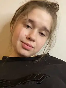 Snapshot of HornyGirlH chatting on 03-01-25, 04:15 HornyGirlH online show from 03-01-25, 04:15