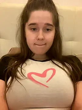 Snapshot of HornyGirlH chatting on 10-20-25, 10:32 HornyGirlH online show from 10-20-25, 10:32