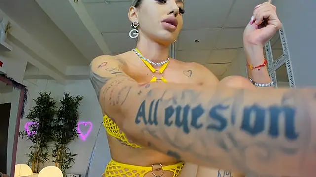 Snapshot of LisaAkira chatting on 12-09-24, 04:15 LisaAkira online show from 12-09-24, 04:15