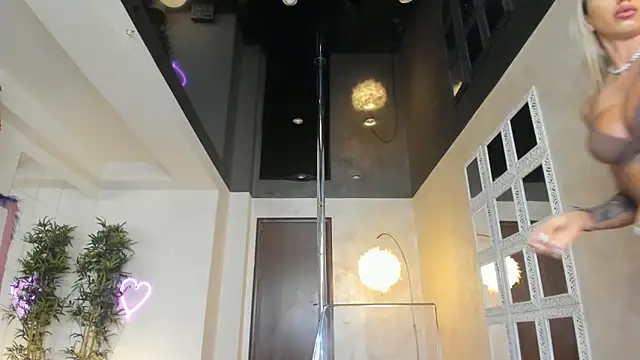 Snapshot of LisaAkira chatting on 03-13-25, 07:09 LisaAkira online show from 03-13-25, 07:09